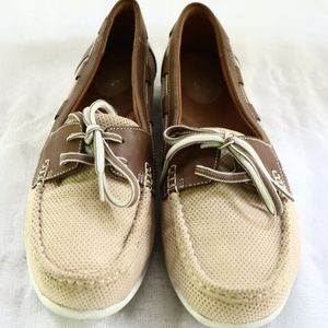 Women's Clark's Extra Light Boat Shoes, size 11